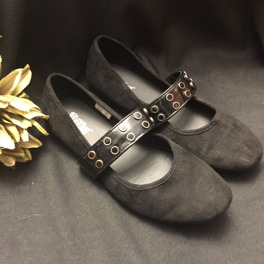 Brash- Black Slip ons w/band-Size:‎ 6-1/2